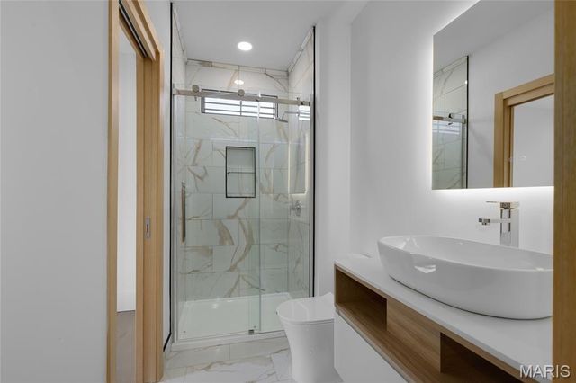 10652 Roanna Lane, Sunset Hills, MO 63128