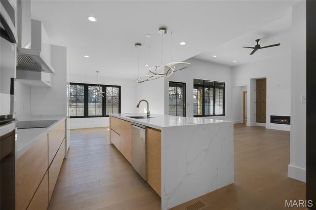 10652 Roanna Lane, Sunset Hills, MO 63128