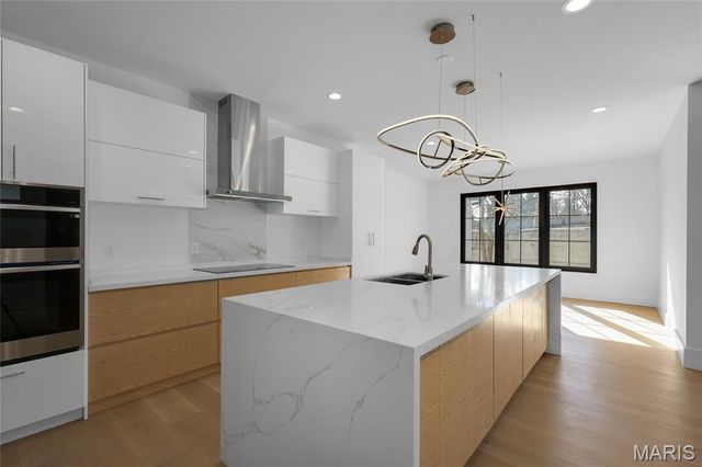 10652 Roanna Lane, Sunset Hills, MO 63128