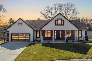 10652 Roanna Lane, Sunset Hills, MO 63128