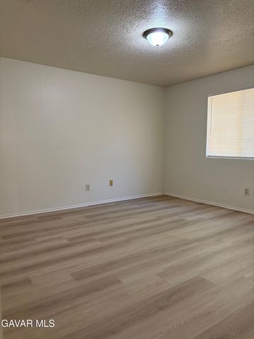 1800 W Ave J15 1, Lancaster, CA 93534