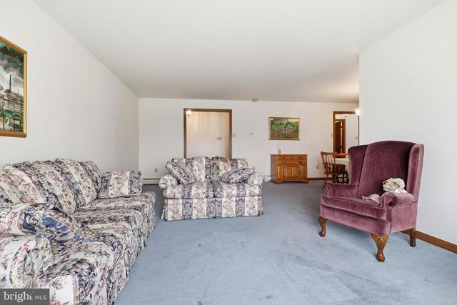 2884 SUNSET DR, Dallastown, PA 17313