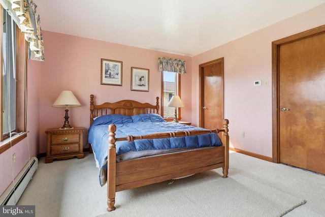 2884 SUNSET DR, Dallastown, PA 17313