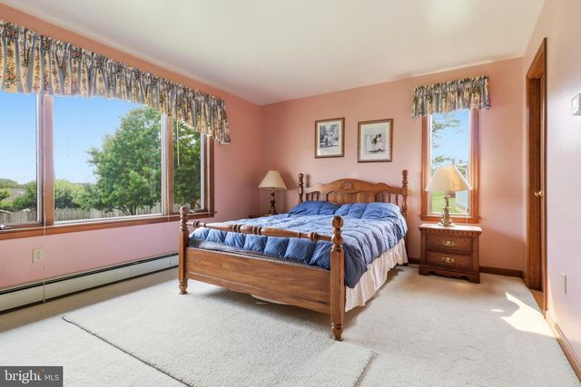 2884 SUNSET DR, Dallastown, PA 17313