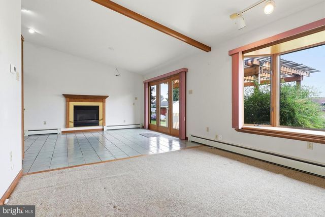 2884 SUNSET DR, Dallastown, PA 17313