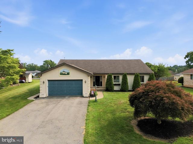 2884 SUNSET DR, Dallastown, PA 17313