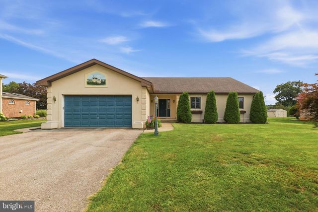 2884 SUNSET DR, Dallastown, PA 17313