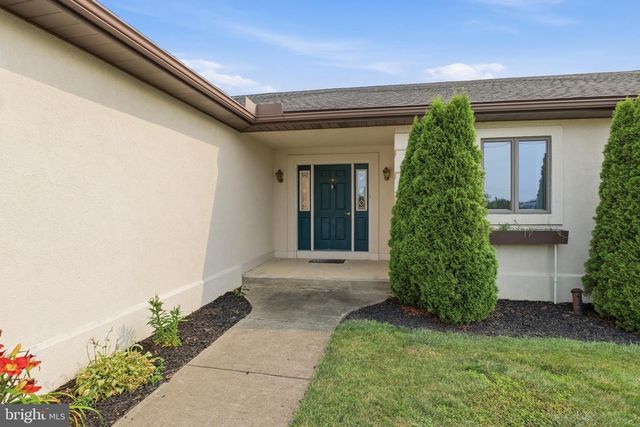 2884 SUNSET DR, Dallastown, PA 17313