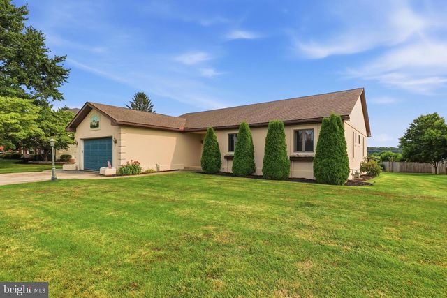 2884 SUNSET DR, Dallastown, PA 17313
