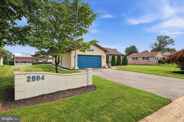 2884 SUNSET DR, Dallastown, PA 17313