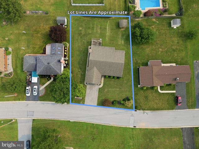 2884 SUNSET DR, Dallastown, PA 17313