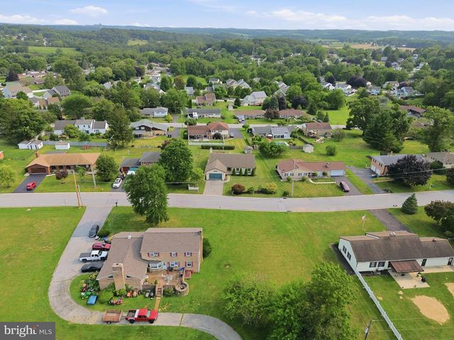 2884 SUNSET DR, Dallastown, PA 17313