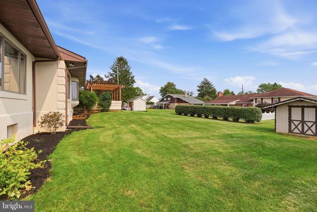 2884 SUNSET DR, Dallastown, PA 17313