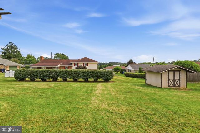 2884 SUNSET DR, Dallastown, PA 17313