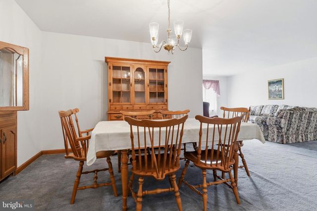 2884 SUNSET DR, Dallastown, PA 17313