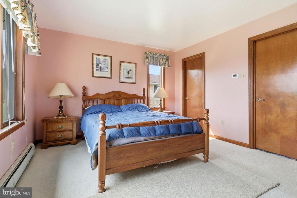 Image 13 of property listing at 2884 SUNSET DR, Dallastown, PA 17313