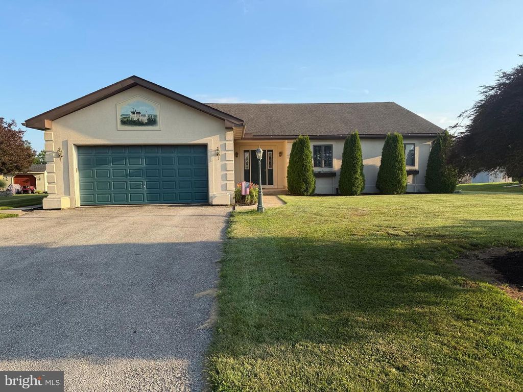Image 2 of property listing at 2884 SUNSET DR, Dallastown, PA 17313