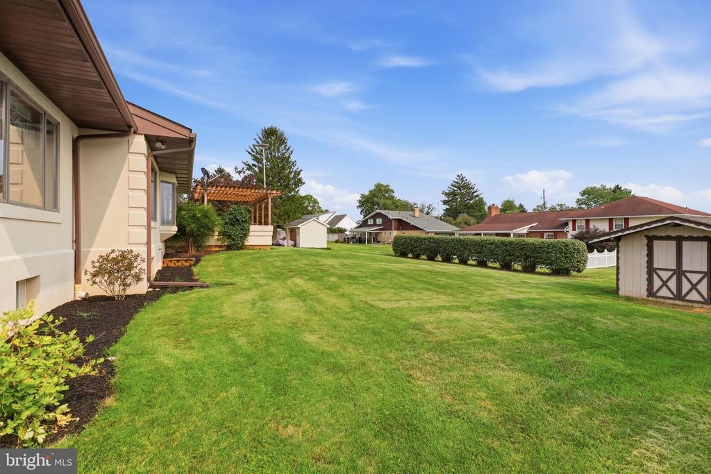 Image 35 of property listing at 2884 SUNSET DR, Dallastown, PA 17313