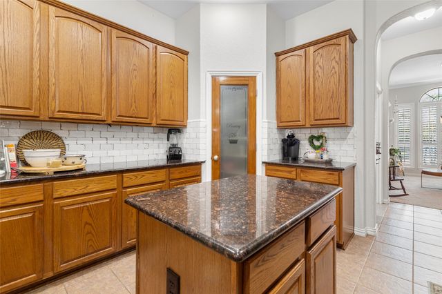 904 Monticello Drive, Burleson, TX 76028