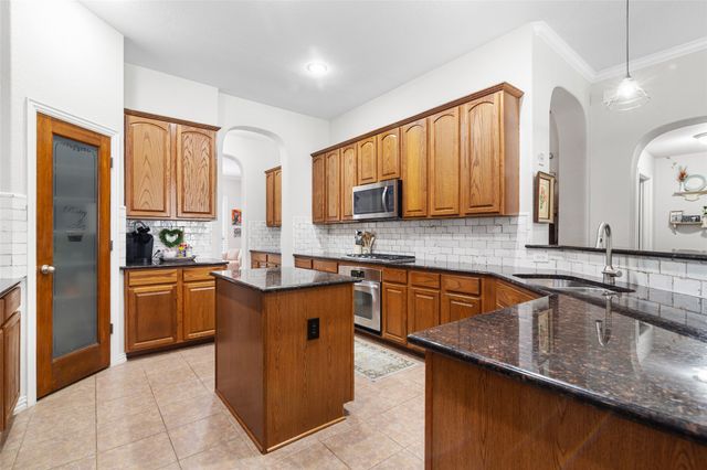 904 Monticello Drive, Burleson, TX 76028