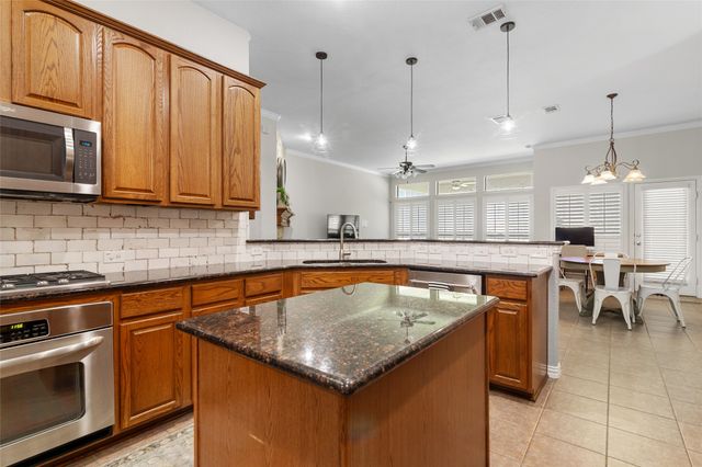 904 Monticello Drive, Burleson, TX 76028