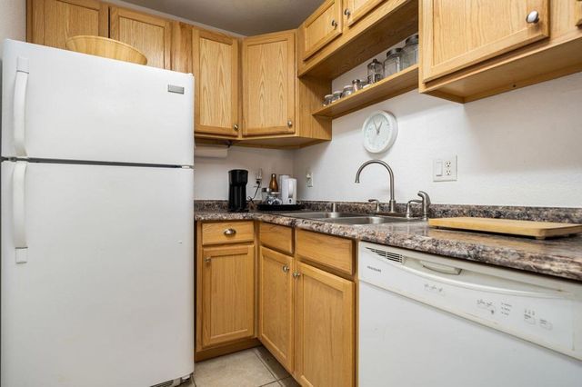 675 N Los Felices Circle W 204, Palm Springs, CA 92262