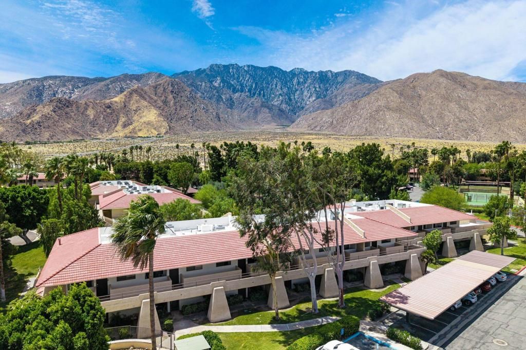 675 N Los Felices Circle W 204, Palm Springs, CA 92262