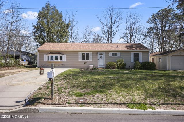 4 Spruce Road, Howell, NJ 07731