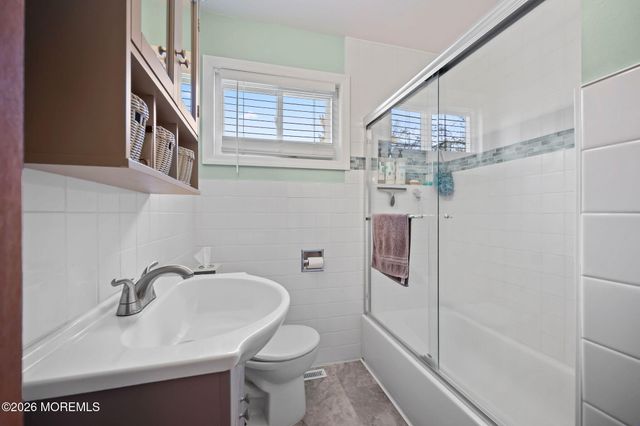 4 Spruce Road, Howell, NJ 07731