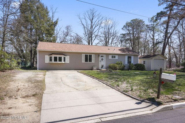 4 Spruce Road, Howell, NJ 07731