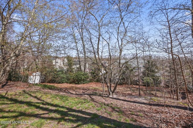 4 Spruce Road, Howell, NJ 07731