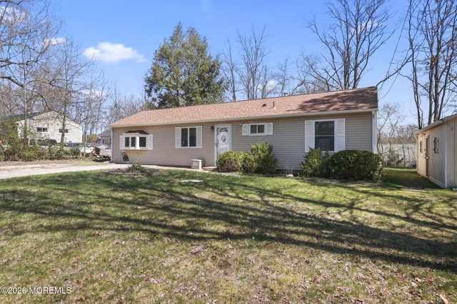 4 Spruce Road, Howell, NJ 07731