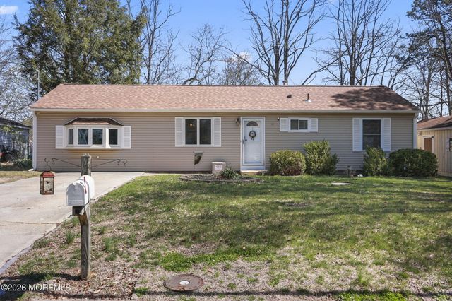 4 Spruce Road, Howell, NJ 07731