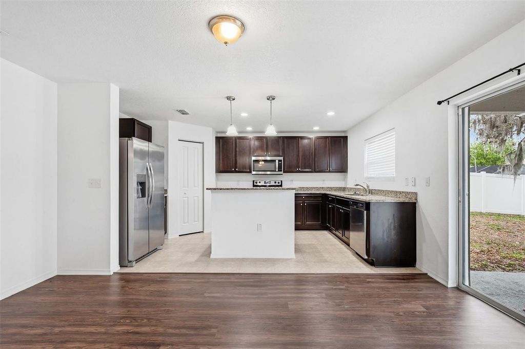 Image 13 of property listing at 10920 POND PINE DRIVE, Riverview, FL 33569