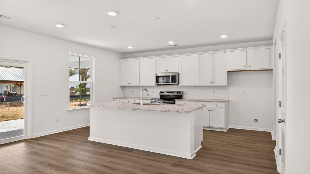 Image 10 of property listing at 443 Cadbury Loop, Summerville, SC 29486