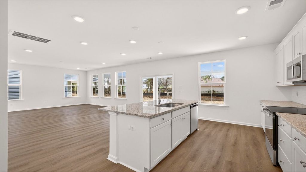 Image 11 of property listing at 443 Cadbury Loop, Summerville, SC 29486