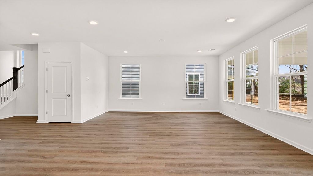 Image 9 of property listing at 443 Cadbury Loop, Summerville, SC 29486