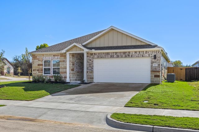 1012 Verde Valley Lane, Crowley, TX 76036