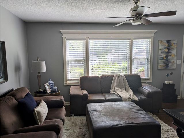 6712 W 72nd Street, Overland Park, KS 66204