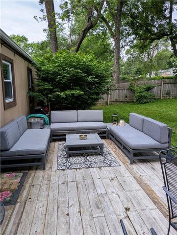 6712 W 72nd Street, Overland Park, KS 66204