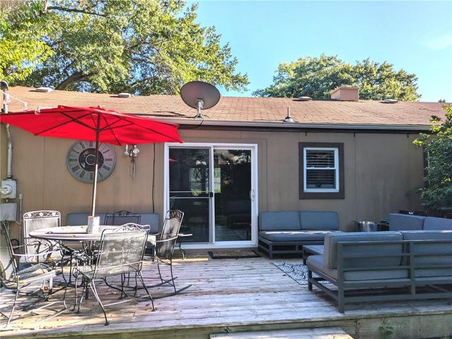 6712 W 72nd Street, Overland Park, KS 66204