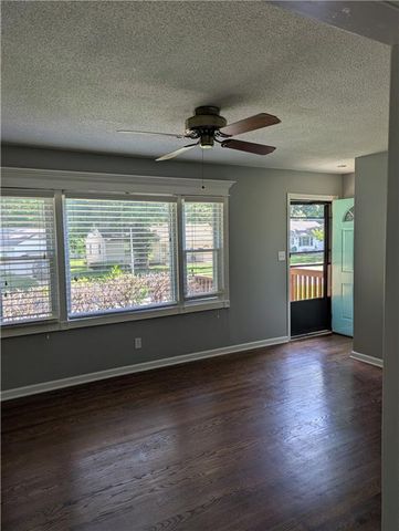 6712 W 72nd Street, Overland Park, KS 66204