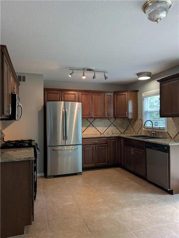 6712 W 72nd Street, Overland Park, KS 66204