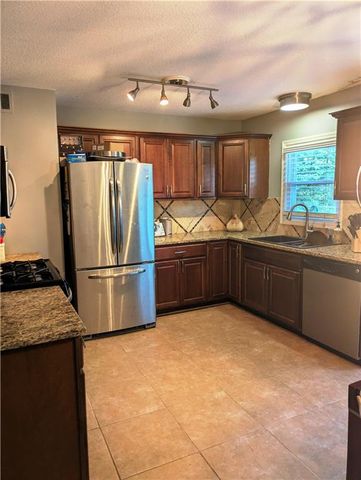 6712 W 72nd Street, Overland Park, KS 66204