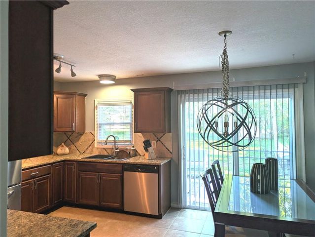 6712 W 72nd Street, Overland Park, KS 66204