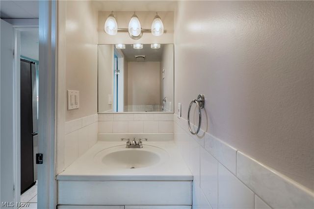 11657 Harbour Light Drive, North Royalton, OH 44133