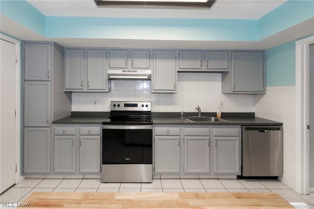 11657 Harbour Light Drive, North Royalton, OH 44133
