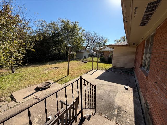 1611 N Alexander Street, Sherman, TX 75092