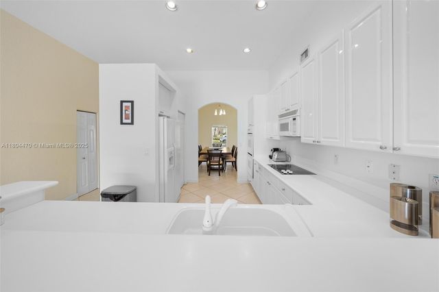 11351 NW 64th Ter, Doral, FL 33178