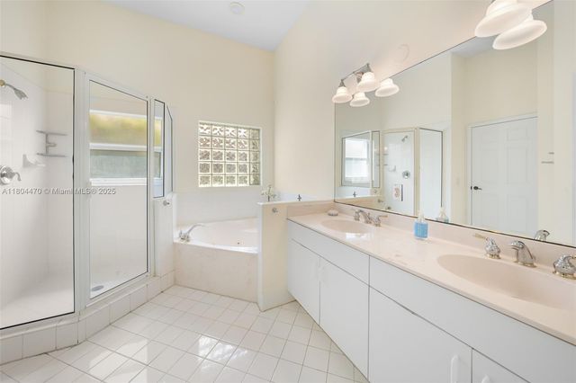 11351 NW 64th Ter, Doral, FL 33178